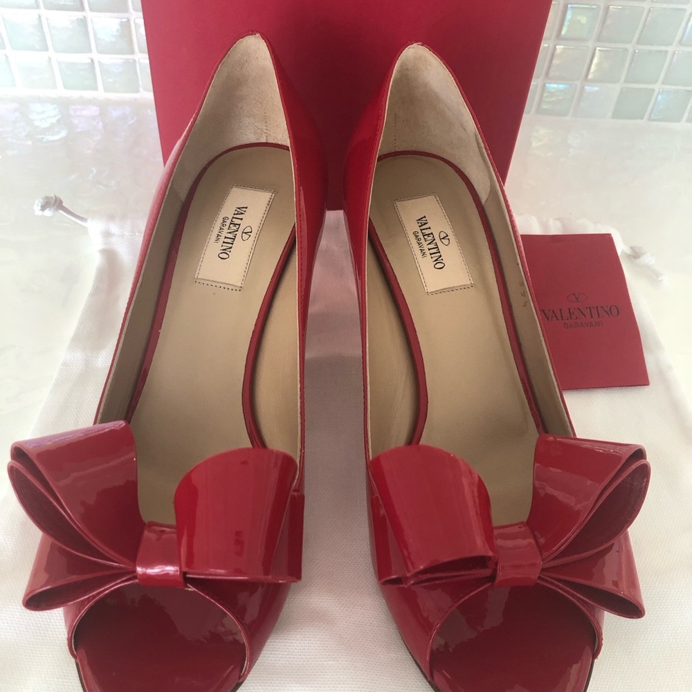 NEW Valentino Garavani Red Bow Patent Leather Peep Toe Heel Pump Sz 39.5 US 9.5